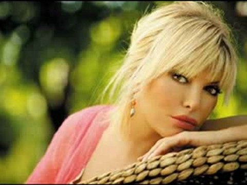 Ajda Pekkan Bir günah gibi gizledim seni