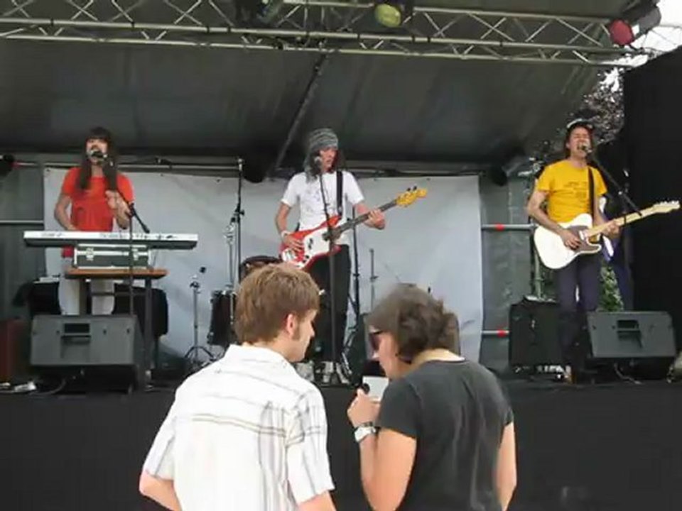 The Yolks - Stop Working (live sur la Plage de Glazart')
