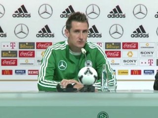 Klose: "Tenterò di origliare cosa si dicono gli azzurri"