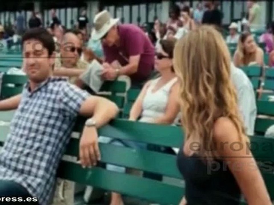 Jennifer Aniston luce anillo de compromiso