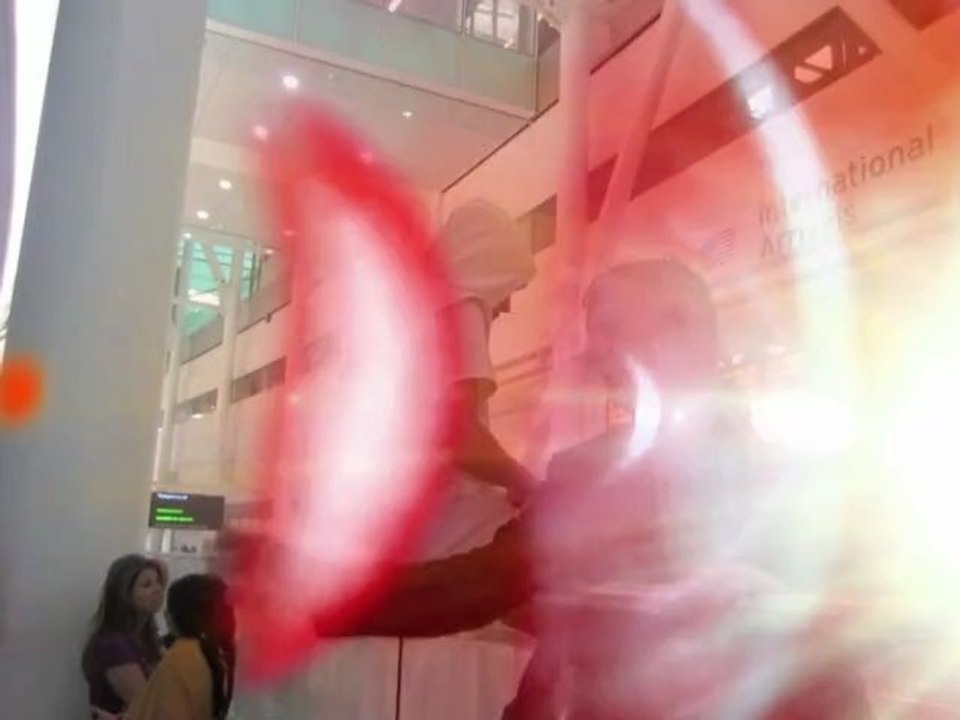 Justin Bieber von Fans am Flughafen belästigt