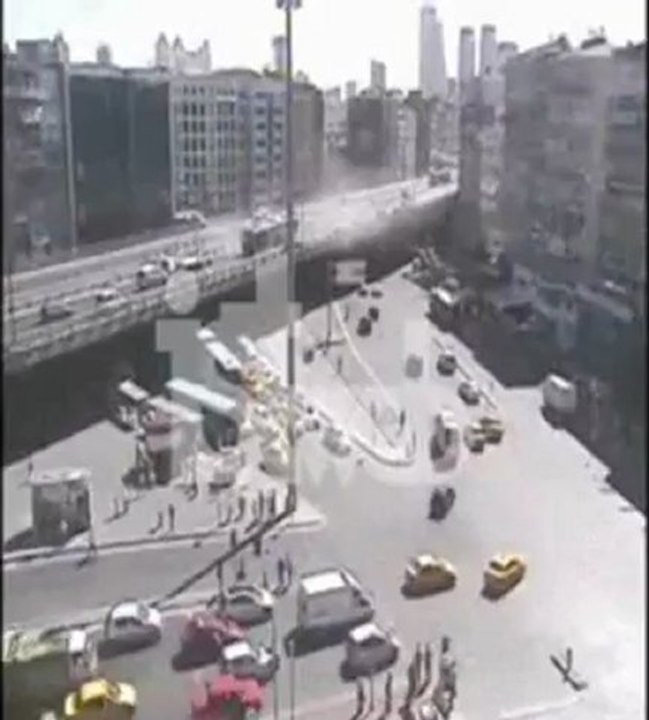İşte Mecidiyeköy'de yaşanan metrobüs kazası!