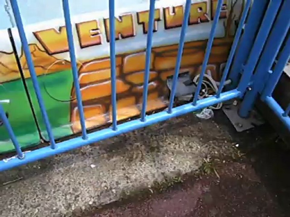 CETTE VIDEO FAIT PEUR ! EXCTINTEUR ELOIGNE DU MANEGE MALGRE L'EAU...