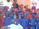 The american daycare school organise une cérémonie de graduation