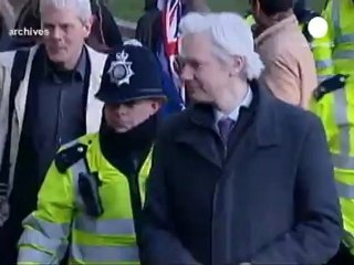 Assange, ekvator'dan siyasi sığınma istedi