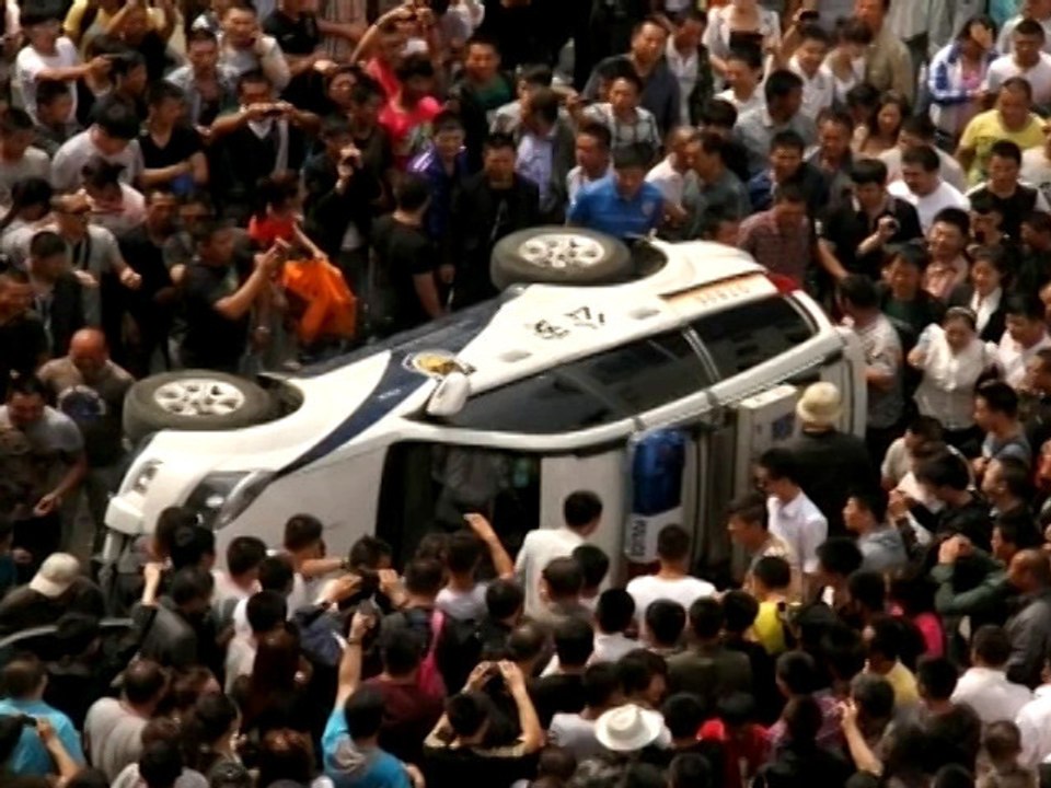 Traffic Check Turns Violent