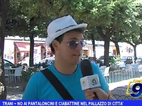 Trani | No ai pantaloncini e ciabattine nel palazzo di città