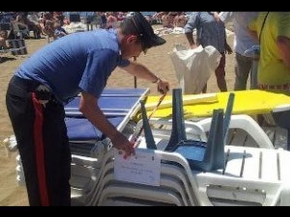 Napoli - Sigilli ai lidi abusivi di Bagnoli (18.06.12)