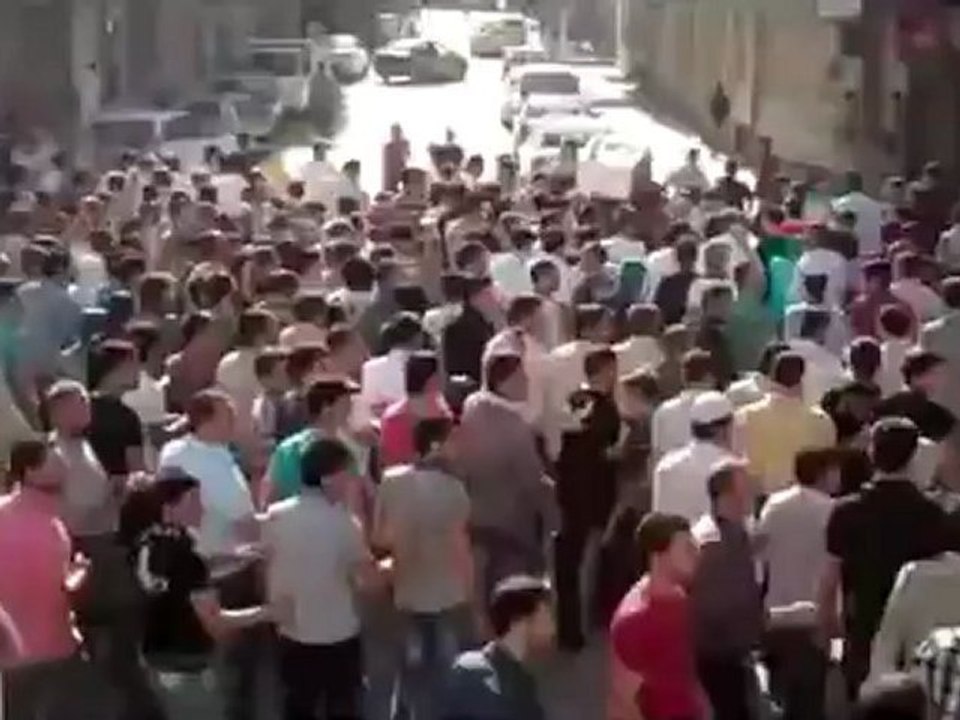 Syria فري برس السكري حشود ضخمة في تشييع الشهيد أحمد وضاح ستر 19 6 2012 ج1 Aleppo