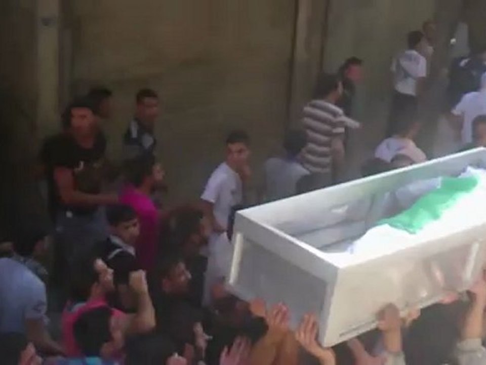 Syria فري برس  حلب هام منظر مهيب لتشييع الشهيد احمد وضاح ستر 19 6 2012 Aleppo