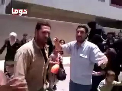 Syria فري برس ريف دمشق المئات من دوما ينزلون الملاجى 19 6 2012 Damascus