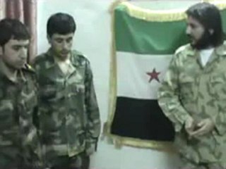 Скачать видео: Syria فري برس  دير الزور بيان قائد كتيبة محمد صلى الله عليه وسلم بشان عملية حاجز الكرة الارضية واحوال دير الزور حاليا DEirezzor