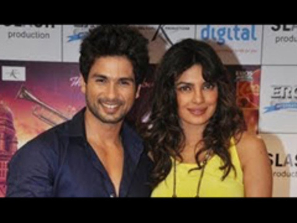"Teri Meri Meri Kahaani"  Promotes by Shahid & Priyanka @ Reliance Digital
