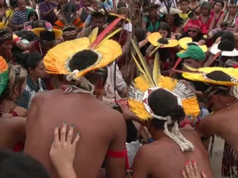 Brésil: chaîne humaine pour protéger les fleuves d'Amazonie