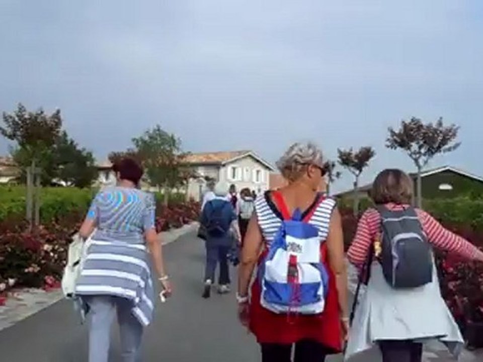 Allée fleurie du château Sociando