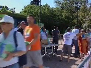 Hard hit Greeks queue for handouts