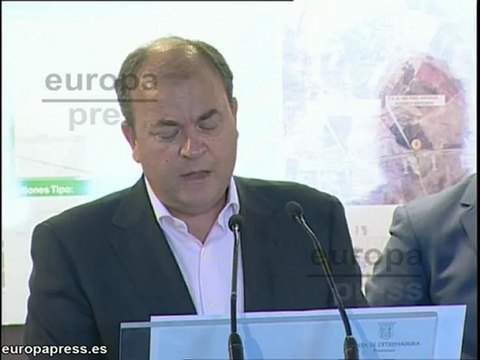 Monago habla de replantearse política de infraestructuras