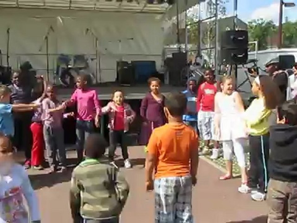 MÉRU : FlashMob des Estivales d'ici et d'ailleurs