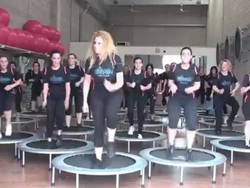Monya fitness Basta noiosi esercizi, in palestra va di moda la danza sul trampolino elastico