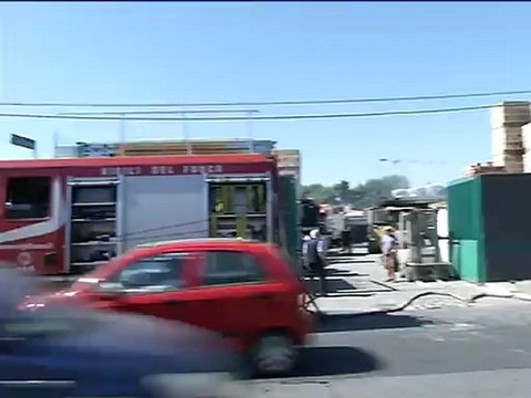 TG 20.06.12 Incendi: a Bari nella notte in fiamme un deposito edile del quartiere Picone