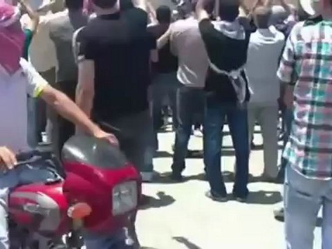 Syria فري برس حماه المحتلة مظاهرة في مدينة سلمية احتجاجا على احتفاظ النظام بجثمان الشهيد ملهم رستم 20 6 2012 ج3 Hama