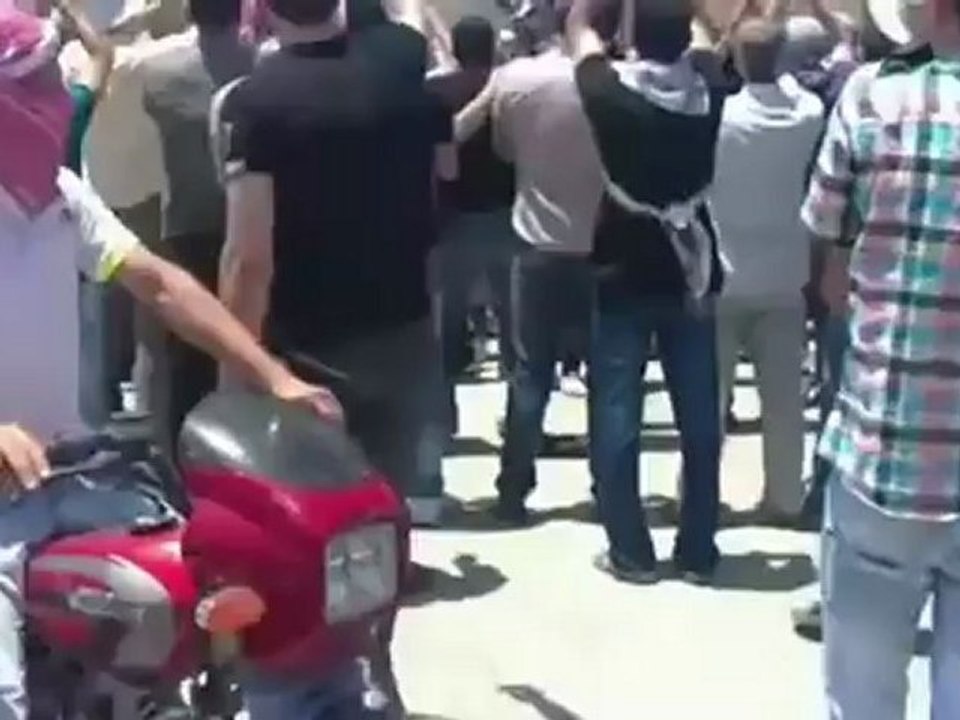 Syria فري برس حماه المحتلة مظاهرة في مدينة سلمية احتجاجا على احتفاظ النظام بجثمان الشهيد ملهم رستم 20 6 2012 ج3 Hama