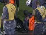 FAIL! Adriano brutally knocked down ball-boy (Corinthians-Santos)