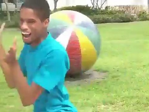 Crunk Coco reprend Starships de Nicki Minaj