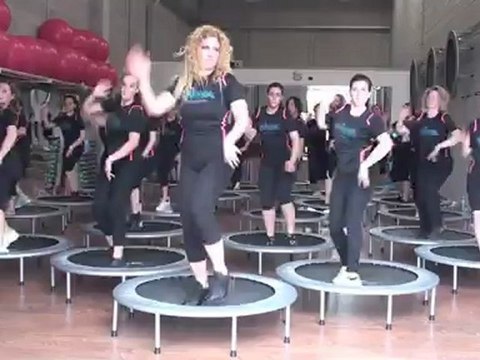 Monya fitness Insegna aerobica step spinning fit-boxe Gag e Tonificazione generale Stretching.