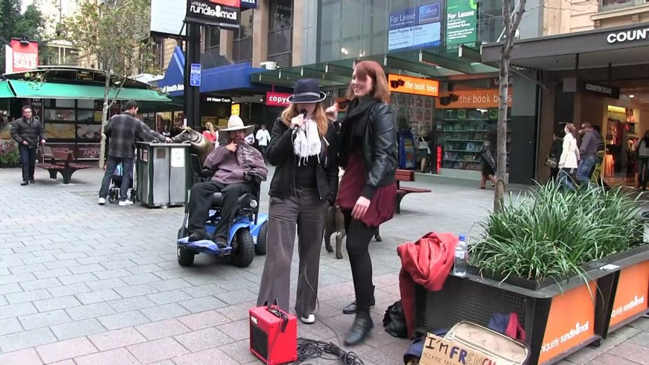 Episode 5 - Busking in Australia - Adelaide, la sympathique Video (en français)