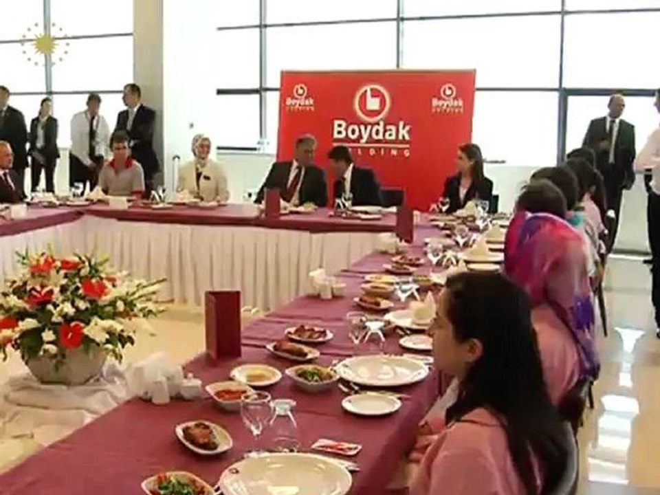 Cumhurbaşkanı Gül, Kayseride Halı Fabrikasında Yemeğe Katıldı
