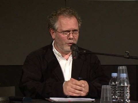 Selon Georges Didi-Huberman, Gestes de guerre