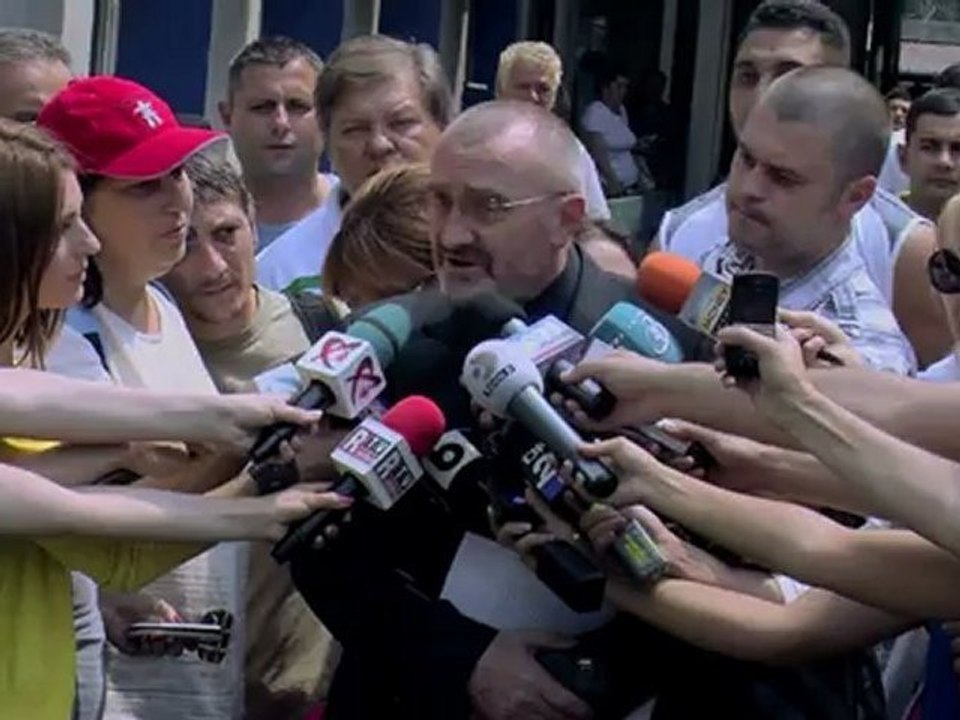 Ex-premier romeno operado após tentativa de suicídio