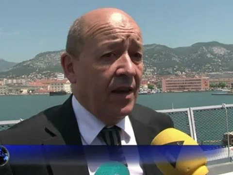Le Drian à Pierrefeu pour un hommage aux deux gendarmes tuées
