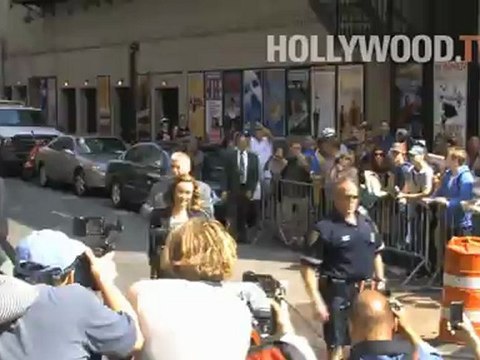 Olivia Wilde & Denis Leary in NYC at The Late Show! - Hollywood.TV