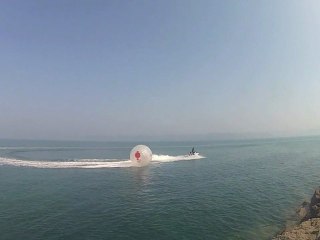 Zorb tirée par un Jet Ski