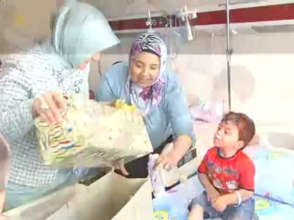 Bay ve Bayan Gül, Emel-Mehmet Tarman Çocuk Hastalıkları Hastanesi'ni ziyaret etti.