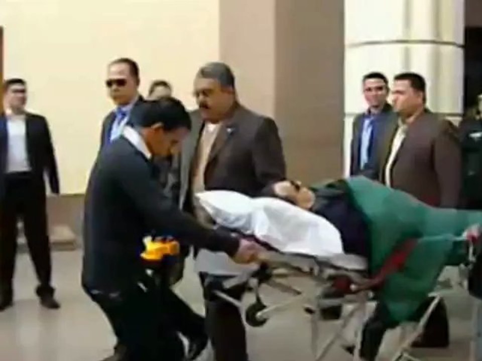 Ex presidente egipcio continúa con vida