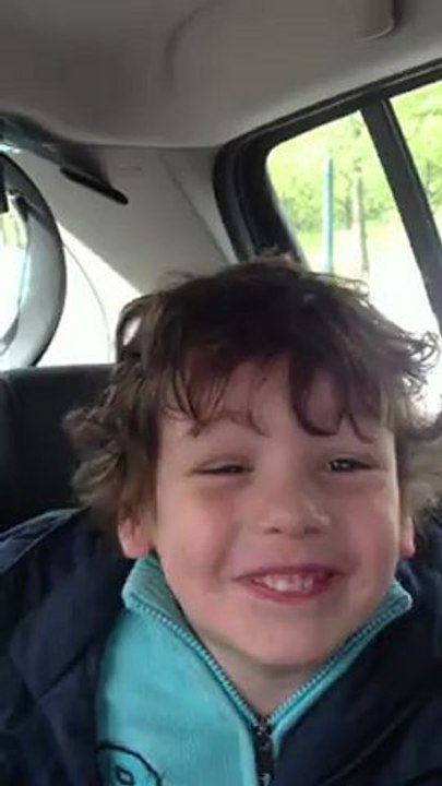 Esteban va à DisneylandParis