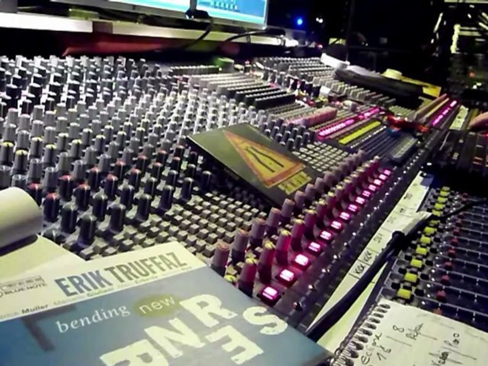 De jeunes rappeurs mêlent leurs textes au jazz d'Erik Truffaz