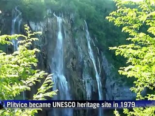 Tourists flock to Croatia's Plitvice lake park
