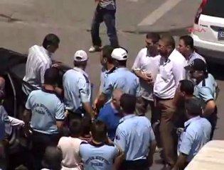 Polis ve Dolmuş Şoförünün Yol Verme Kavgası