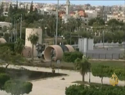 تواصل المعارك بين الثوار وكتائب القذافي