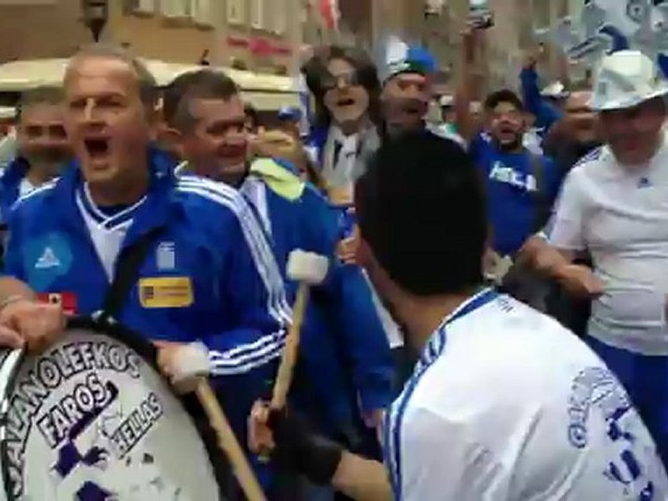 Έλληνες, συνθήματα, τρενάκι και πανηγυρισμοί