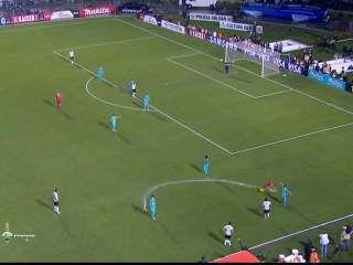 Linesman during Corinthians-Santos gets his distances all wrong