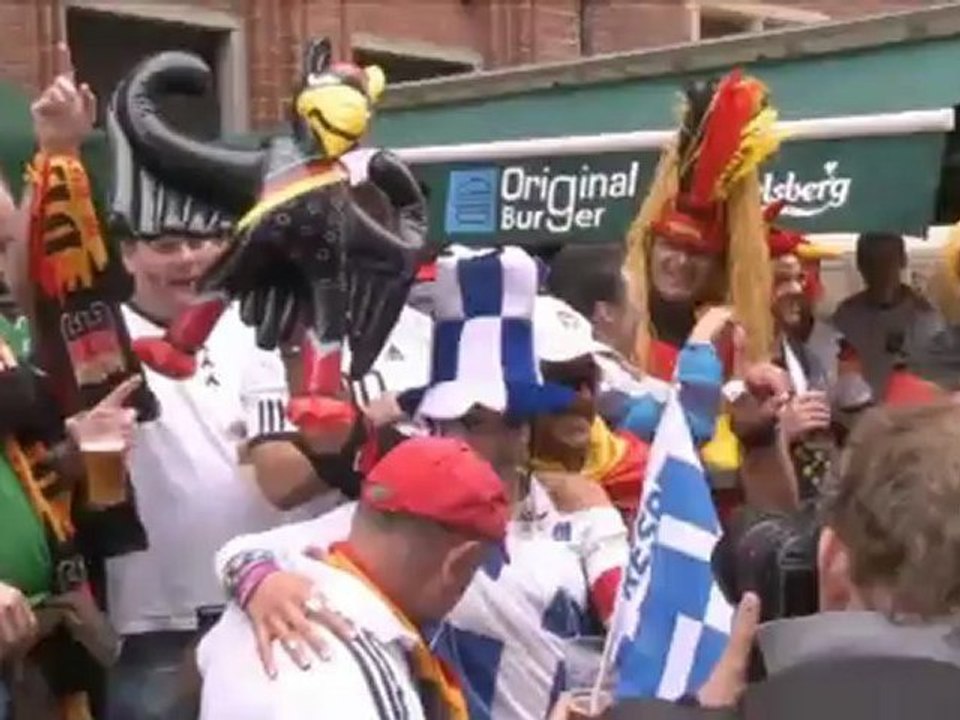 Schwarz-Rot-Gold-Blau-Weiße EM-Party