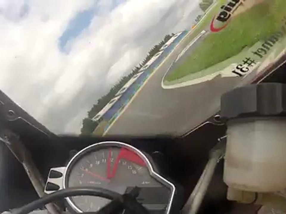 Magny Cours tours de chauffe avant rupture spy de fourche...