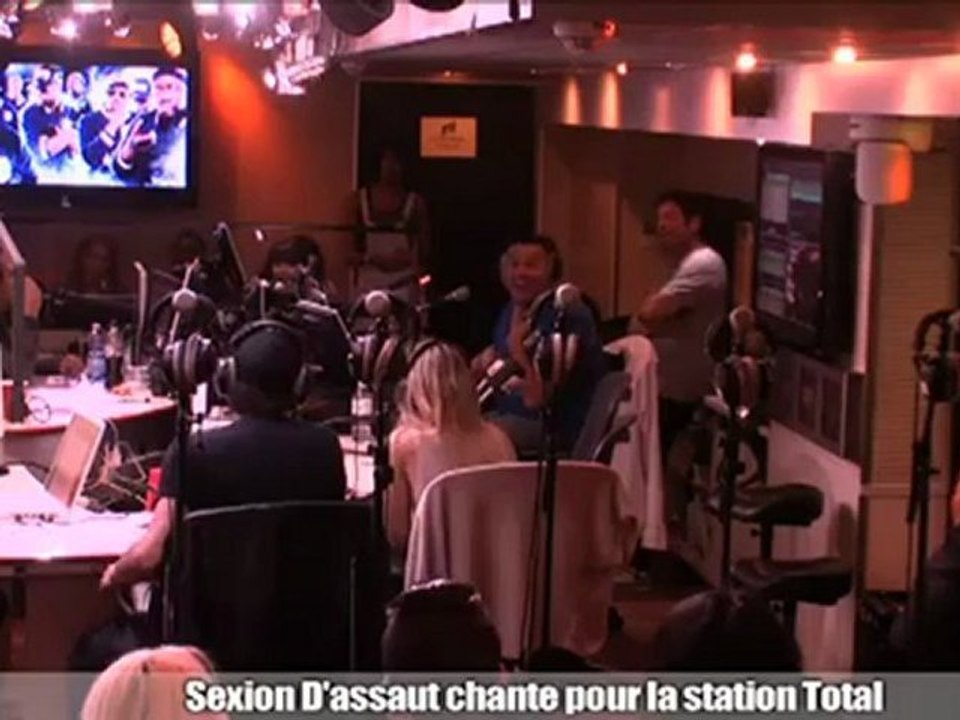 Le groupe Sexion d'Assaut chante pour la station Total chez Cauet !