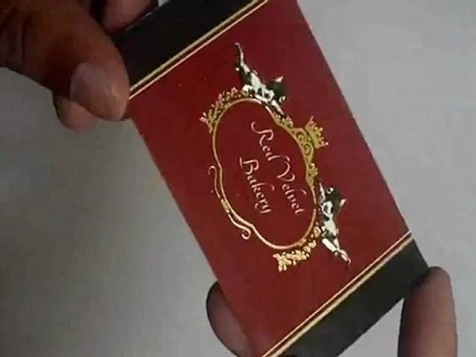 PrintingGood.com | PrintingGood.co.uk | Business Card With Gold Foil and Embosse