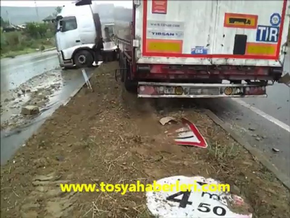 Tosya D-100 Trafik Kazası-Yağmur Yağdı Böyle oldu